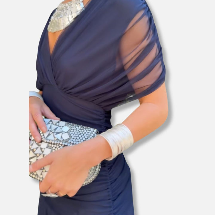 Evelyn – Elegant Dress with V-Neck