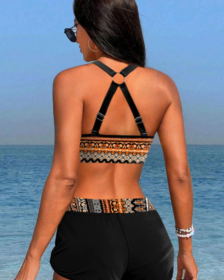 High-waisted bikinis with geometric pattern