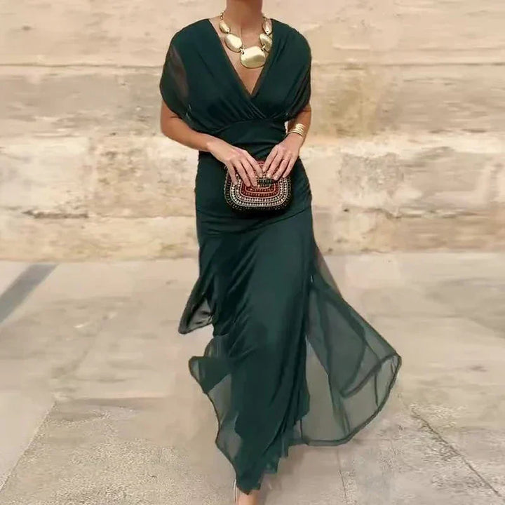 Evelyn – Elegant Dress with V-Neck