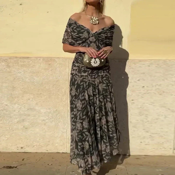 Evelyn – Elegant Dress with V-Neck
