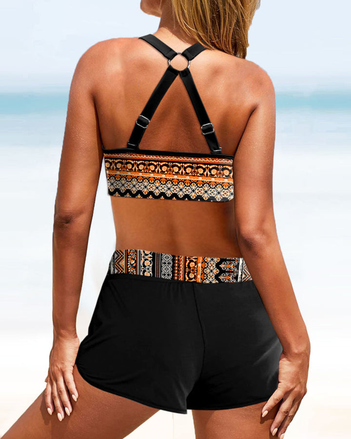 High-waisted bikinis with geometric pattern